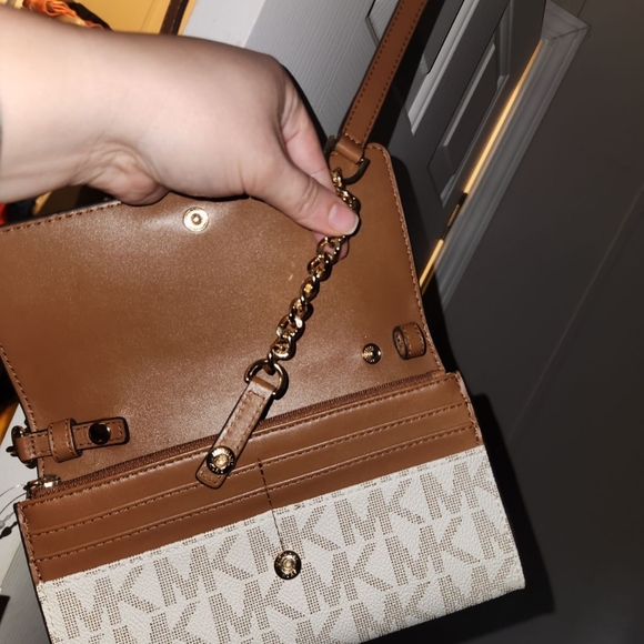 Michael kors crossbody - Picture 6 of 6